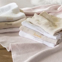 Carré Blanc Coffret semainier de langes coton bio Bienvenue|Enfant Coffrets Cadeaux|Nouveautés Bébénew