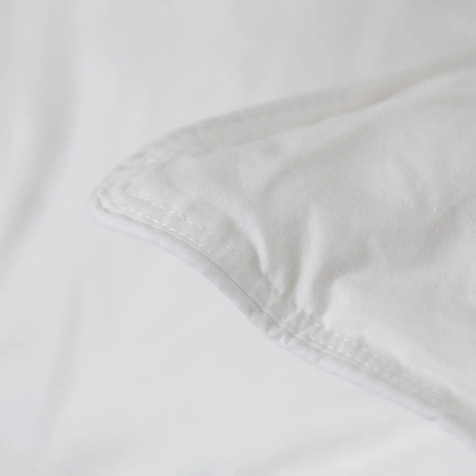 Carré Blanc Couette 4 saisons duvet de canard Essentiel| Couettes